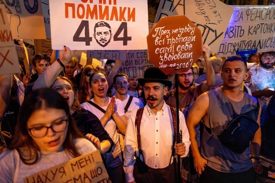 Zelensky troca comando militar da Ucrânia em meio a crise e pressão por inovação