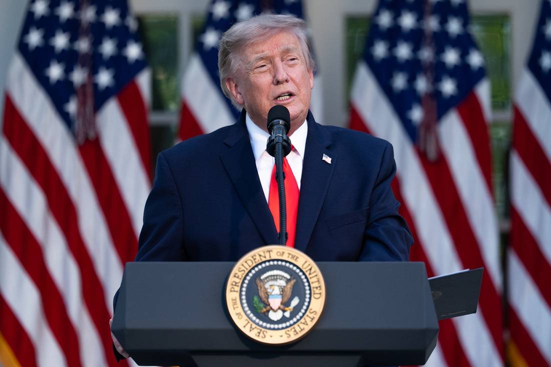 Trump ressurge com teorias conspiratórias para tentar influenciar eleições de 2026