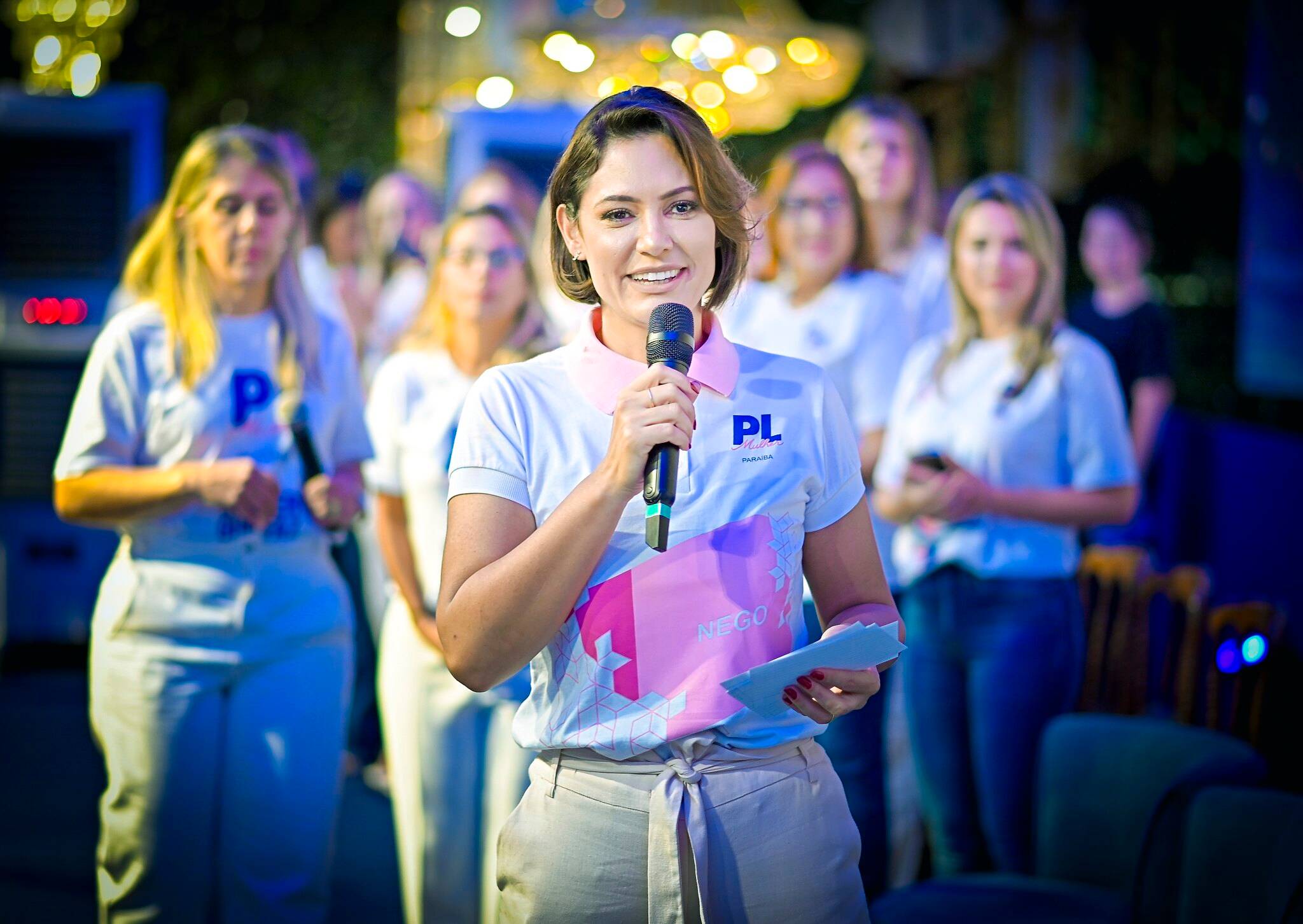 Michelle Bolsonaro se afasta do PL Mulher após conflito com Flávio