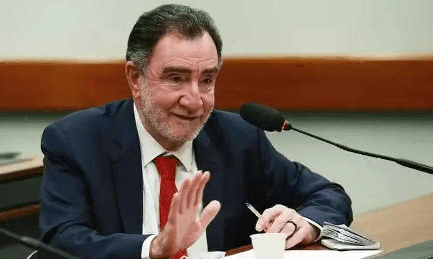 Lula Impõe Patrus Ananias como Candidato do PT em Minas e Alinha Palanque