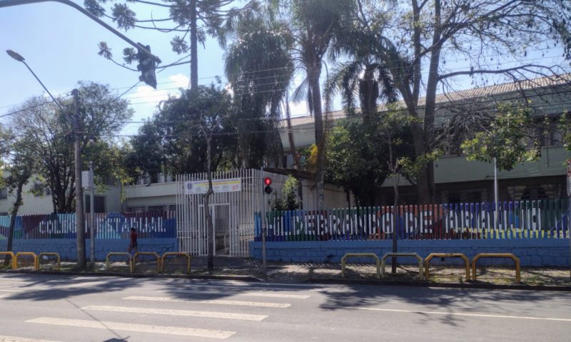Suspeito com tornozeleira morre em confronto ao tentar furtar colégio estadual em Curitiba
