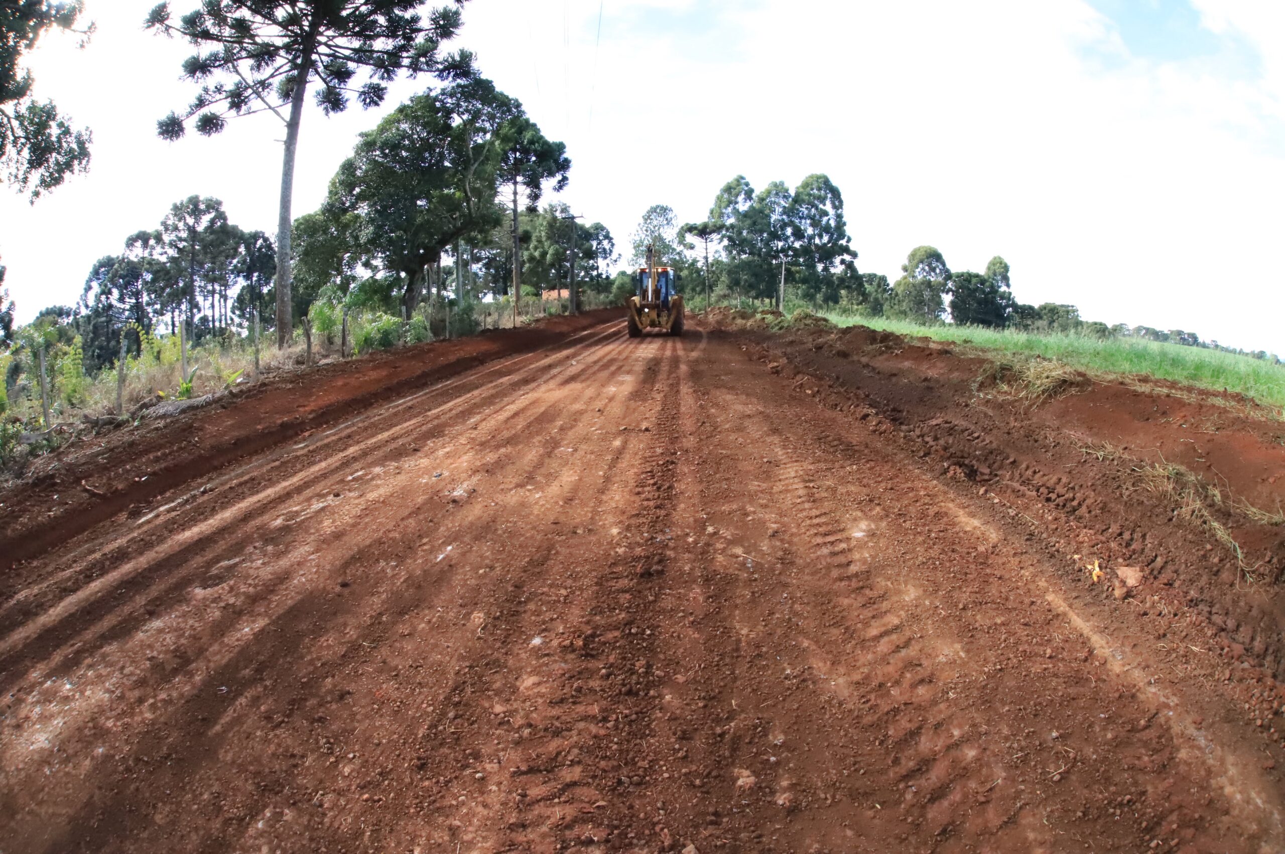 Paraná aposta em 2.639 km de estradas rurais para turbinar agro
