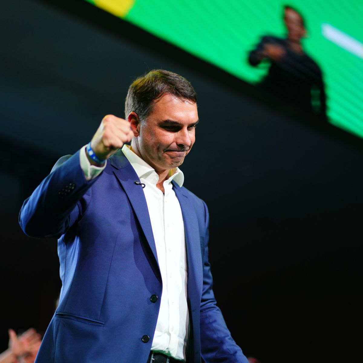 Defesa de Flávio Bolsonaro rebate acusação de propaganda antecipada com IA