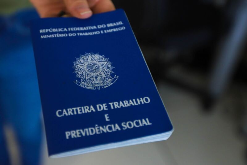 Paraná mantém geração de empregos, mas ritmo desacelera em 2026