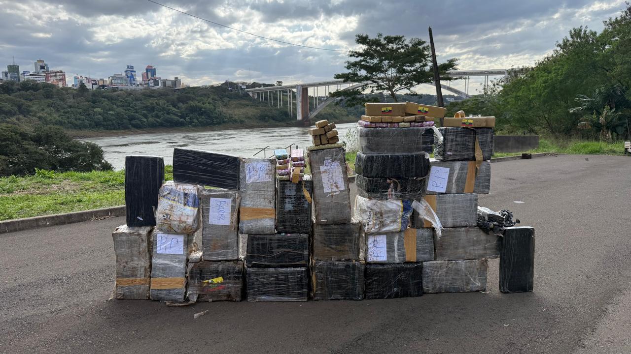 Forças de segurança interceptam 621 quilos de maconha após travessia do Rio Paraná