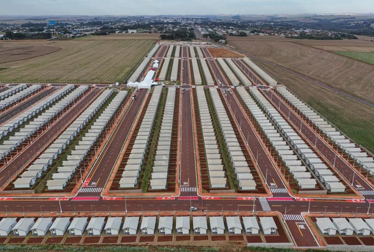 Paraná conclui maior entrega de moradias da história e atende 1.028 famílias