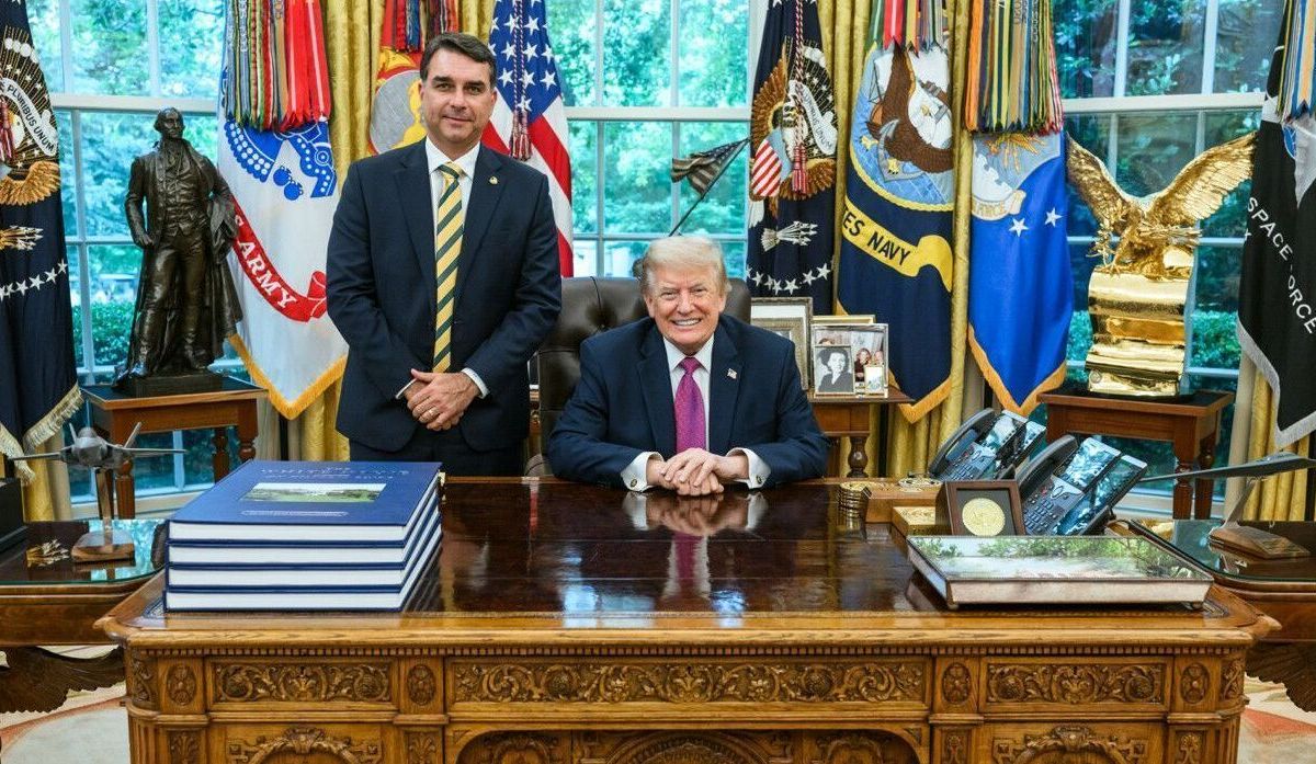 Pesquisa Datafolha expõe influência de Trump na corrida de Flávio Bolsonaro