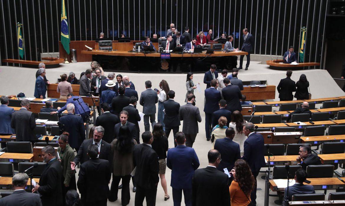 Câmara Pressiona para Transformar Misoginia em Crime de Racismo