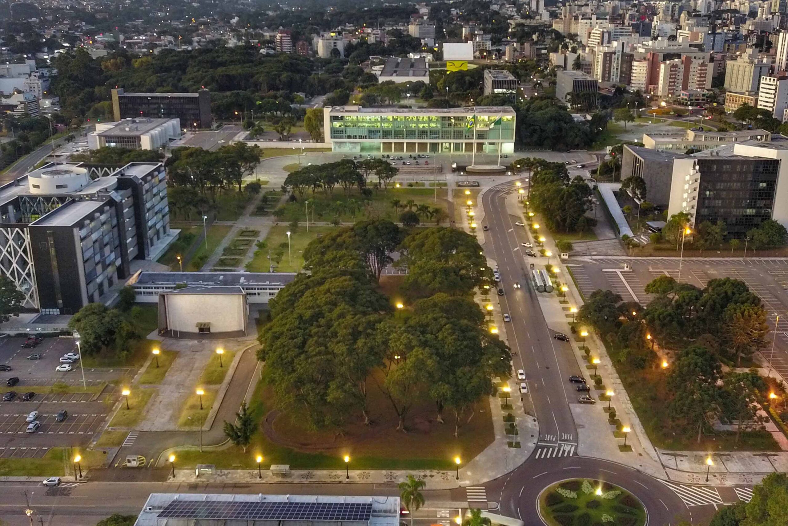 Paraná reforça máquina pública com mais de 18 mil servidores desde 2019