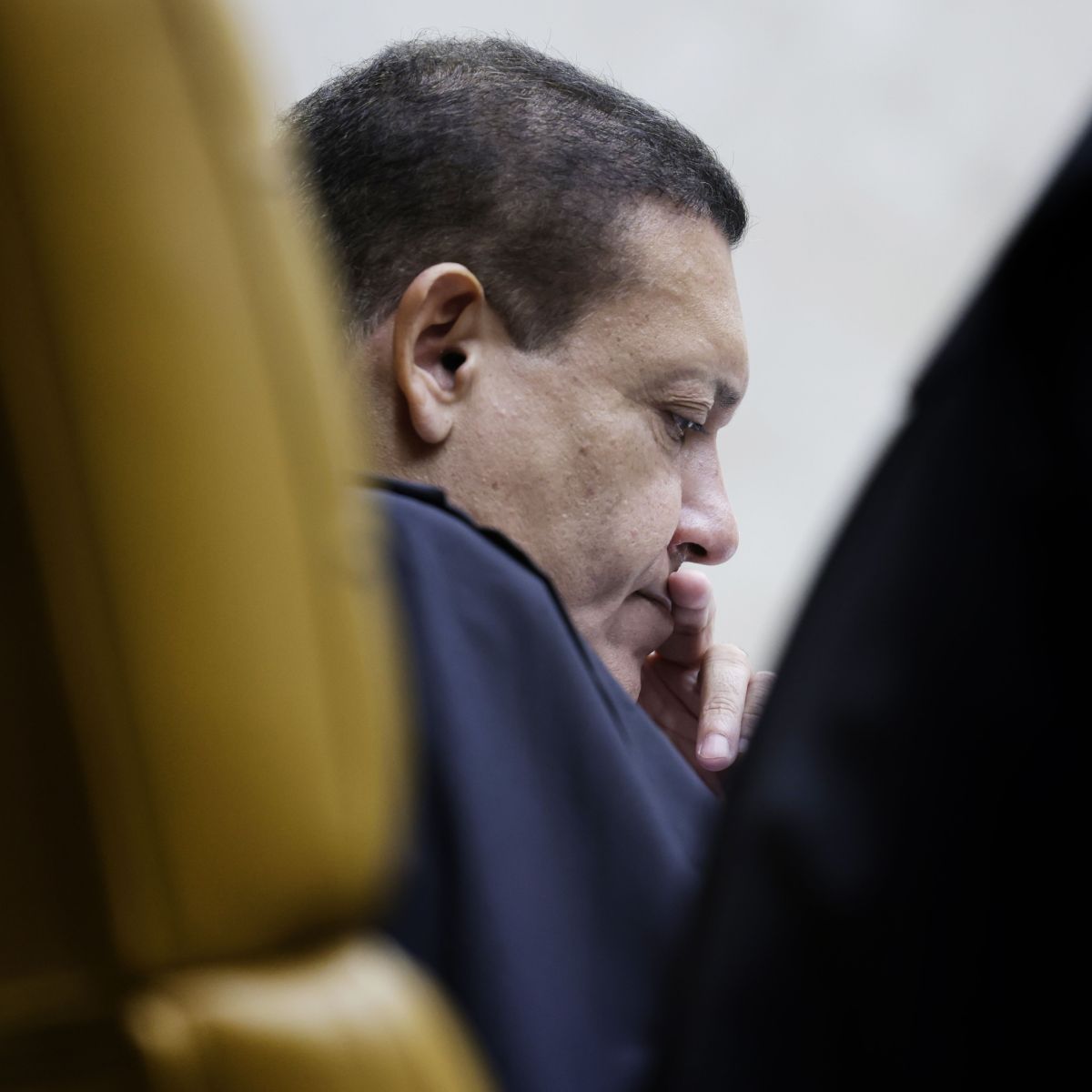TSE em busca de consenso após liminar polêmica que trava pesquisa com Flávio Bolsonaro