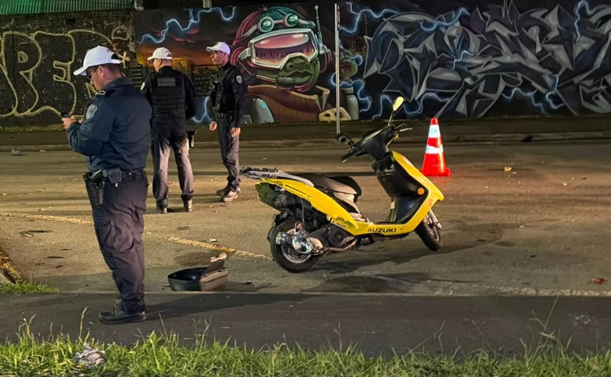 Motorista Perde Controle e Capota na Linha Verde após Atropelar Veículos Parados
