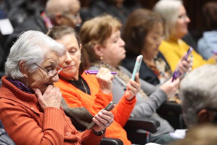 Assembleia oferece curso gratuito para inclusão digital de idosos