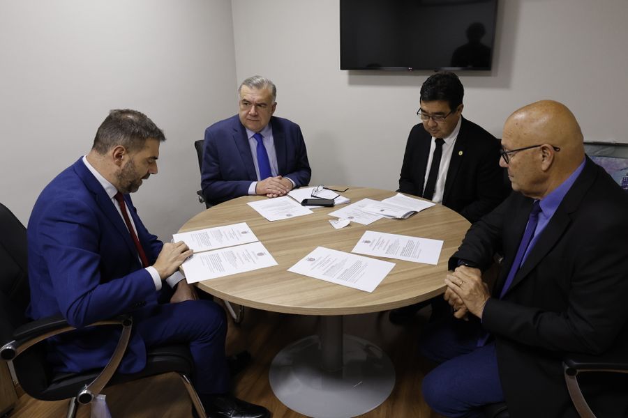 Deputados do Paraná homenageiam engenheiros rodoviários com nomes em vias públicas