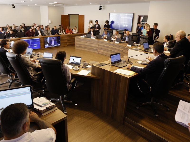 Assembleia do Paraná avança projetos que reforçam direitos e segurança das mulheres