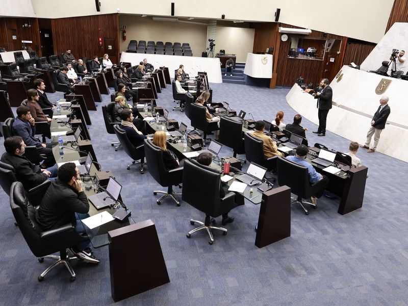 Assembleia do Paraná aperfeiçoa servidores em licitações com curso Compras.gov