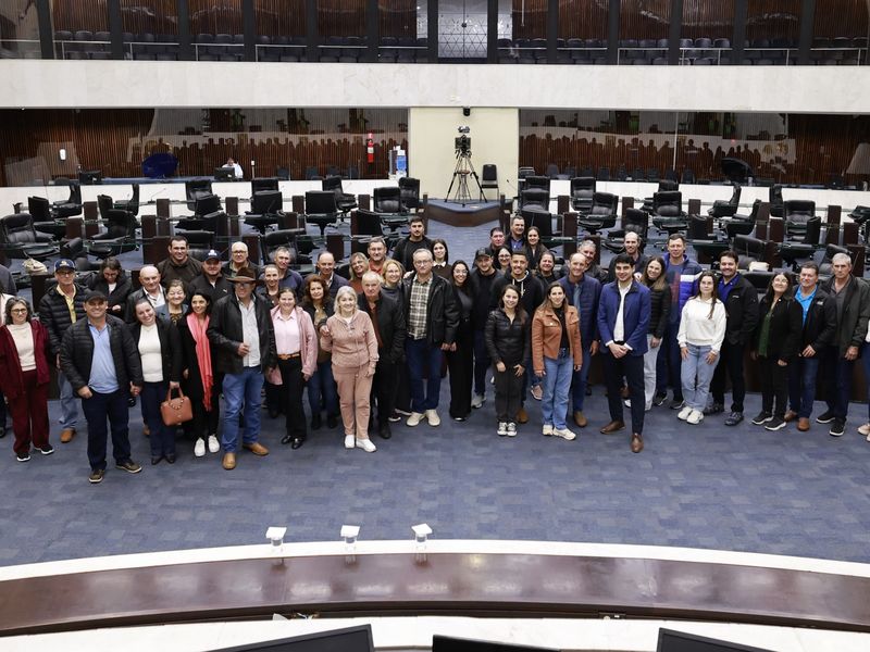 Assembleia Legislativa atrai quase 3 mil visitantes e mostra funcionamento a estudantes