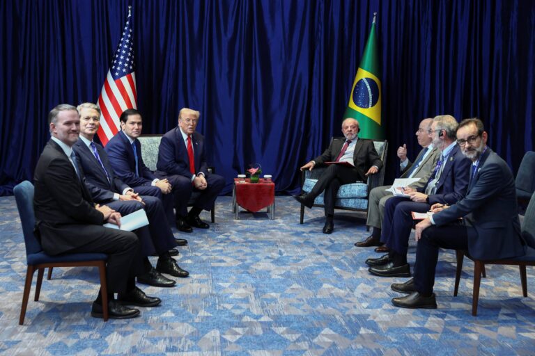 Governo Lula Pressiona EUA para Rever Tarifas que Atingem Exportadores