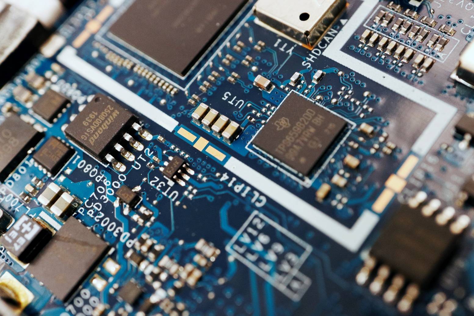 Trump pressiona com nova rodada de tarifas sobre semicondutores e tecnologia