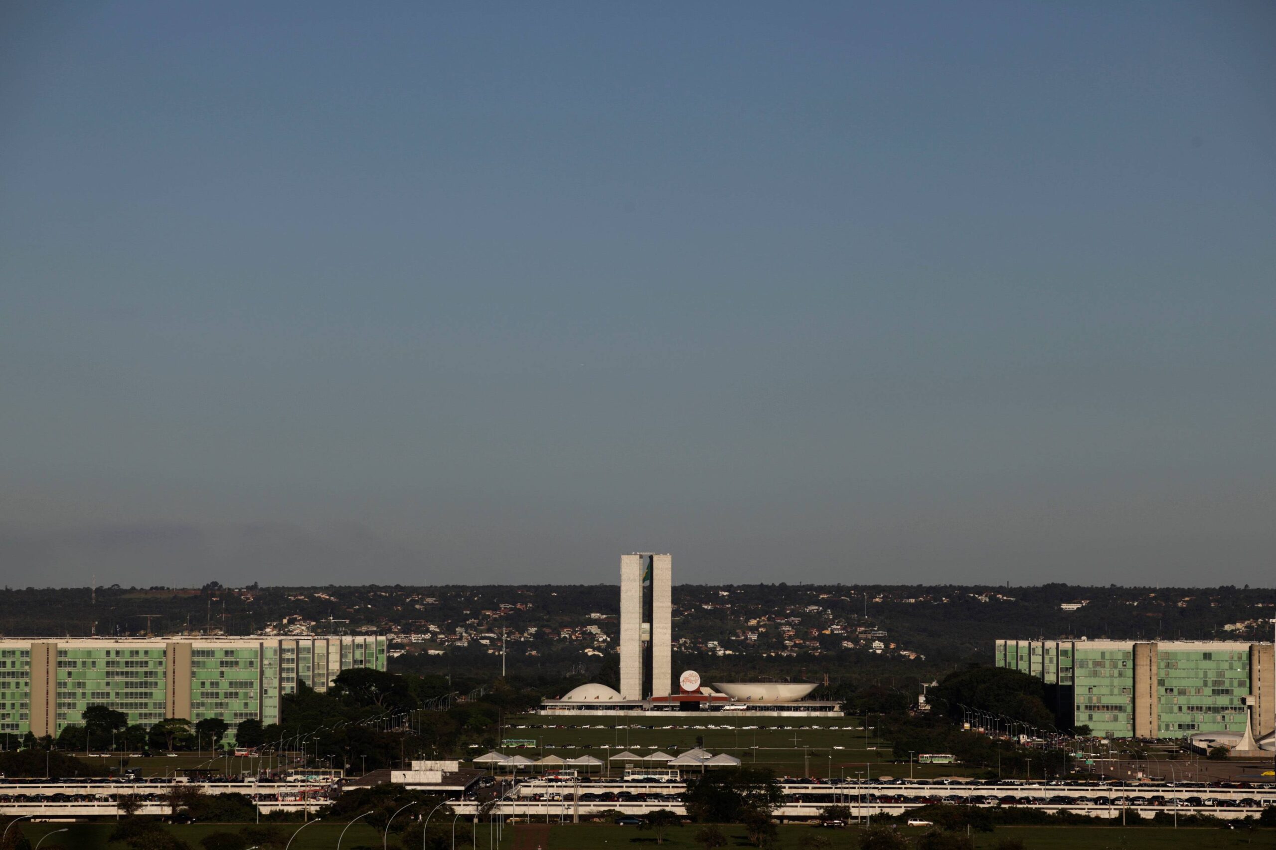 Governo Lula prevê superávit real tímido de até R$ 20 bilhões em 2027