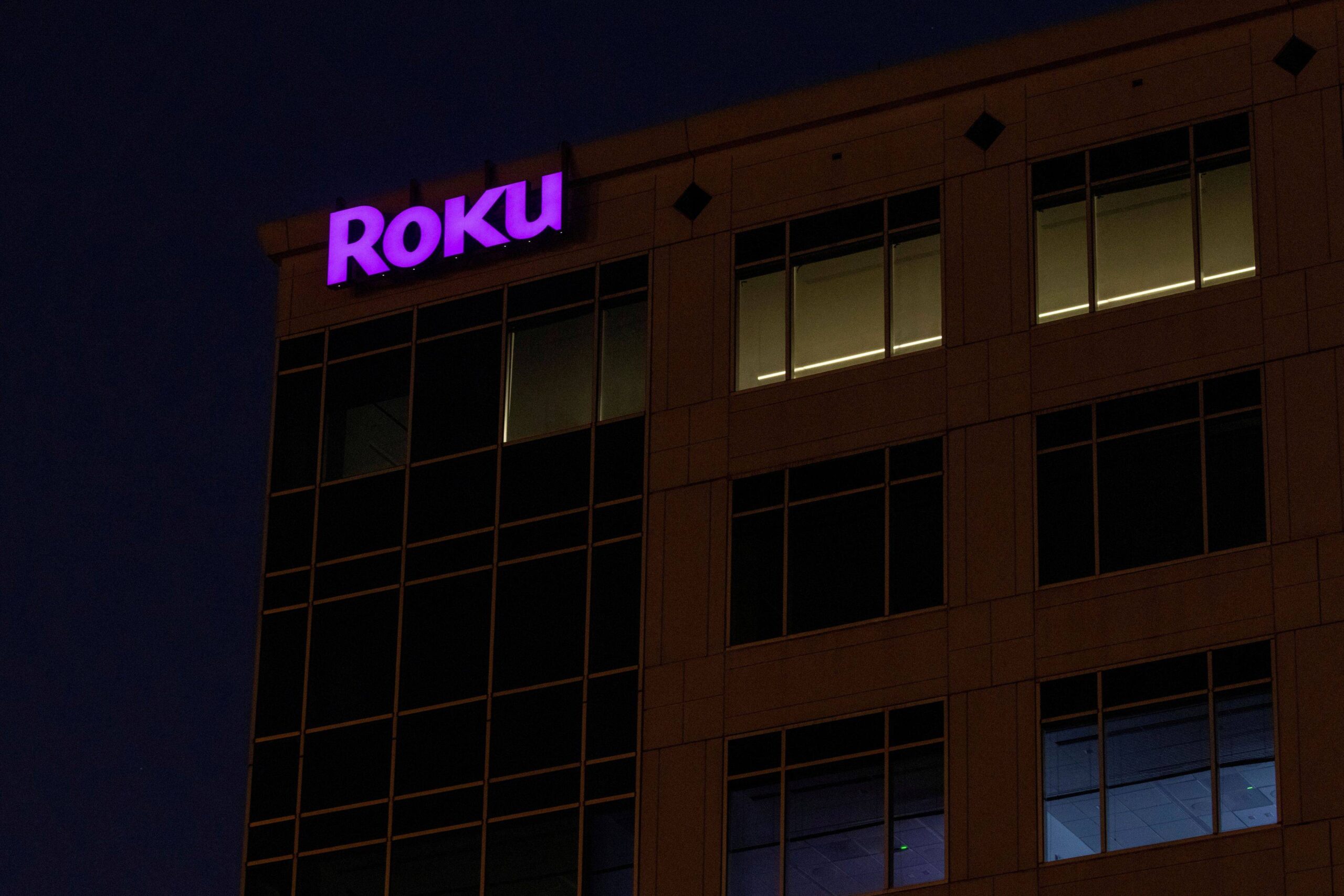 Roku aposta em canal 100% IA e expõe crise da TV tradicional