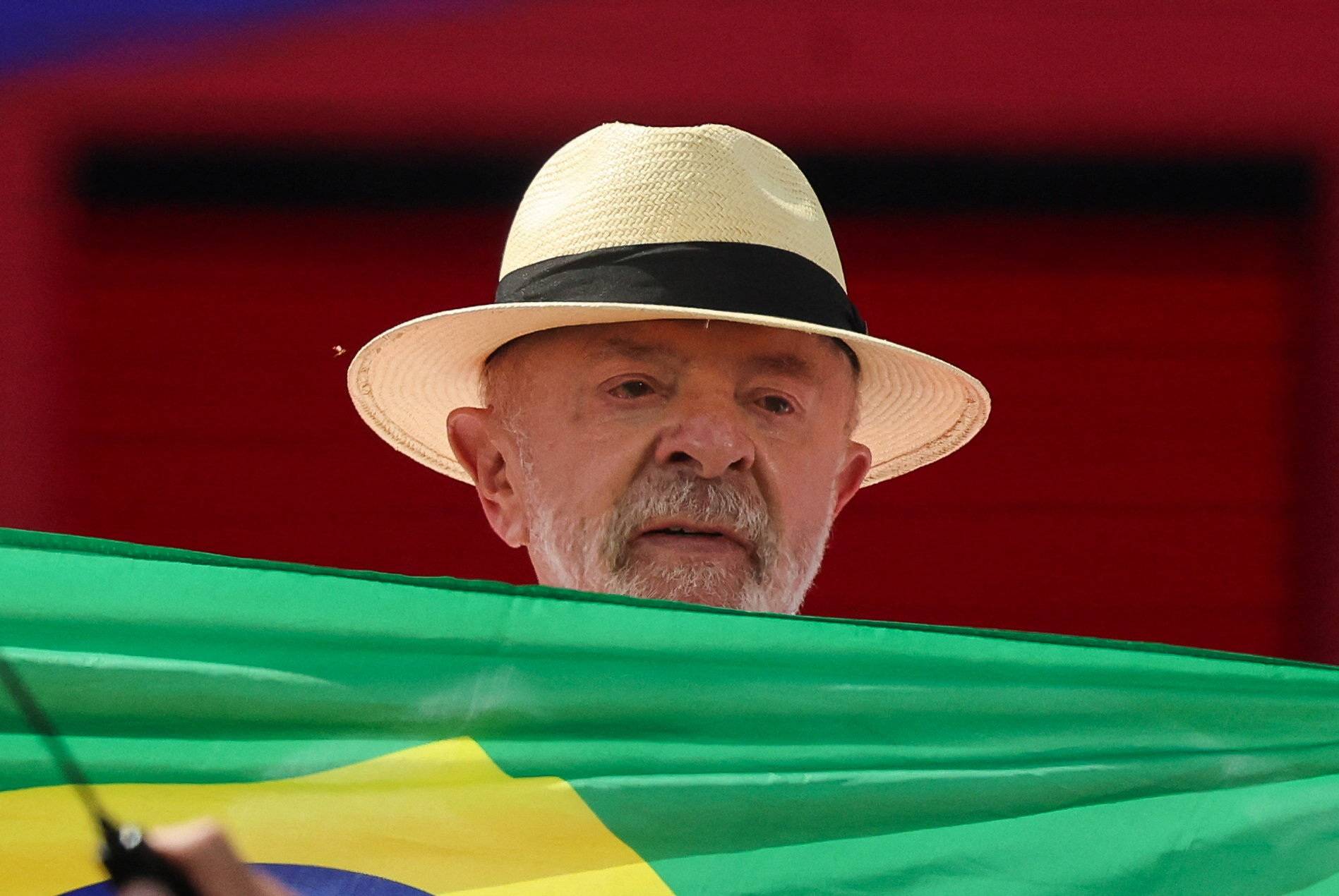 Lula promete fim da escala 6×1 e fecha o país a interferências externas