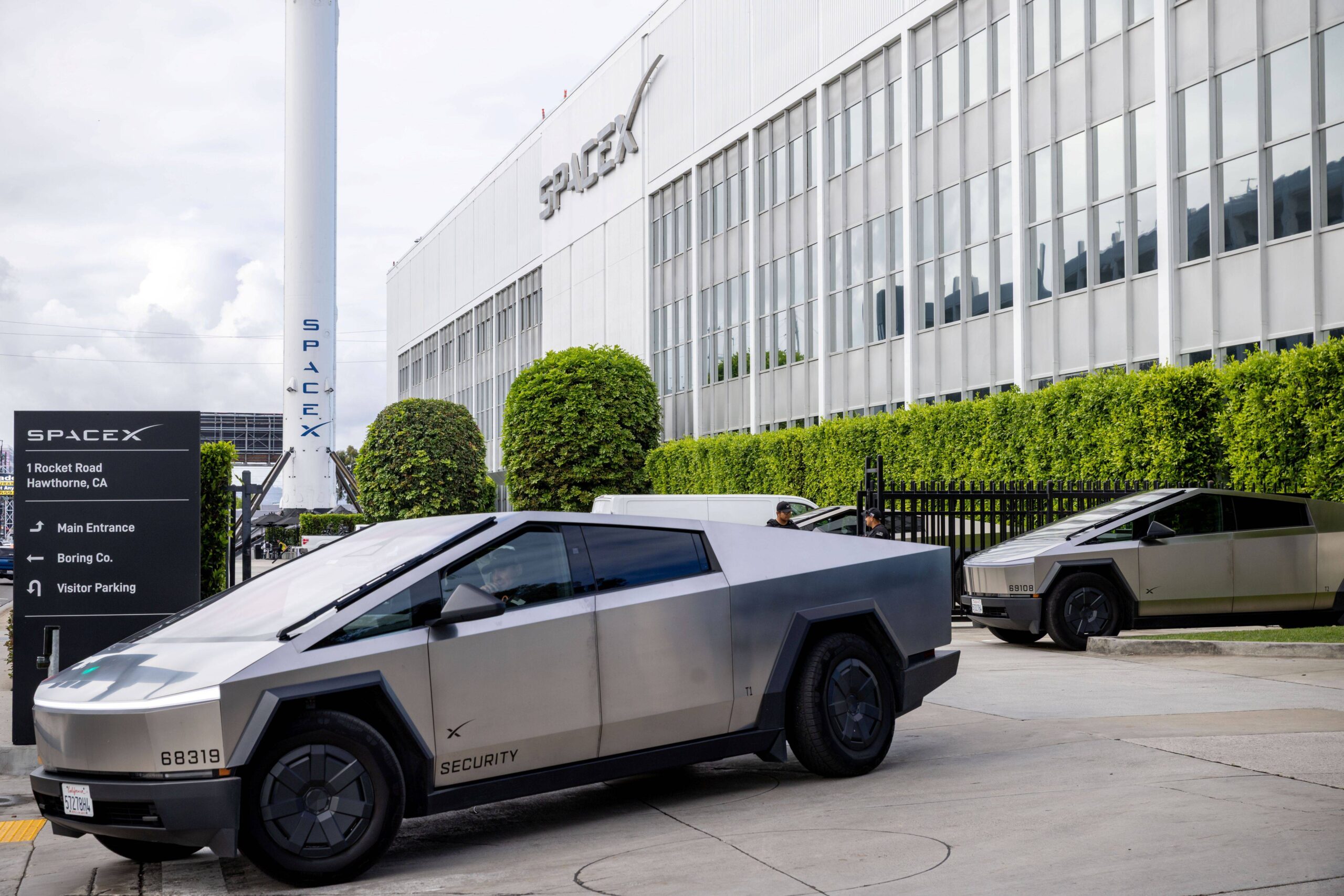 Tesla planeja Roadster com propulsor SpaceX em demonstração arriscada