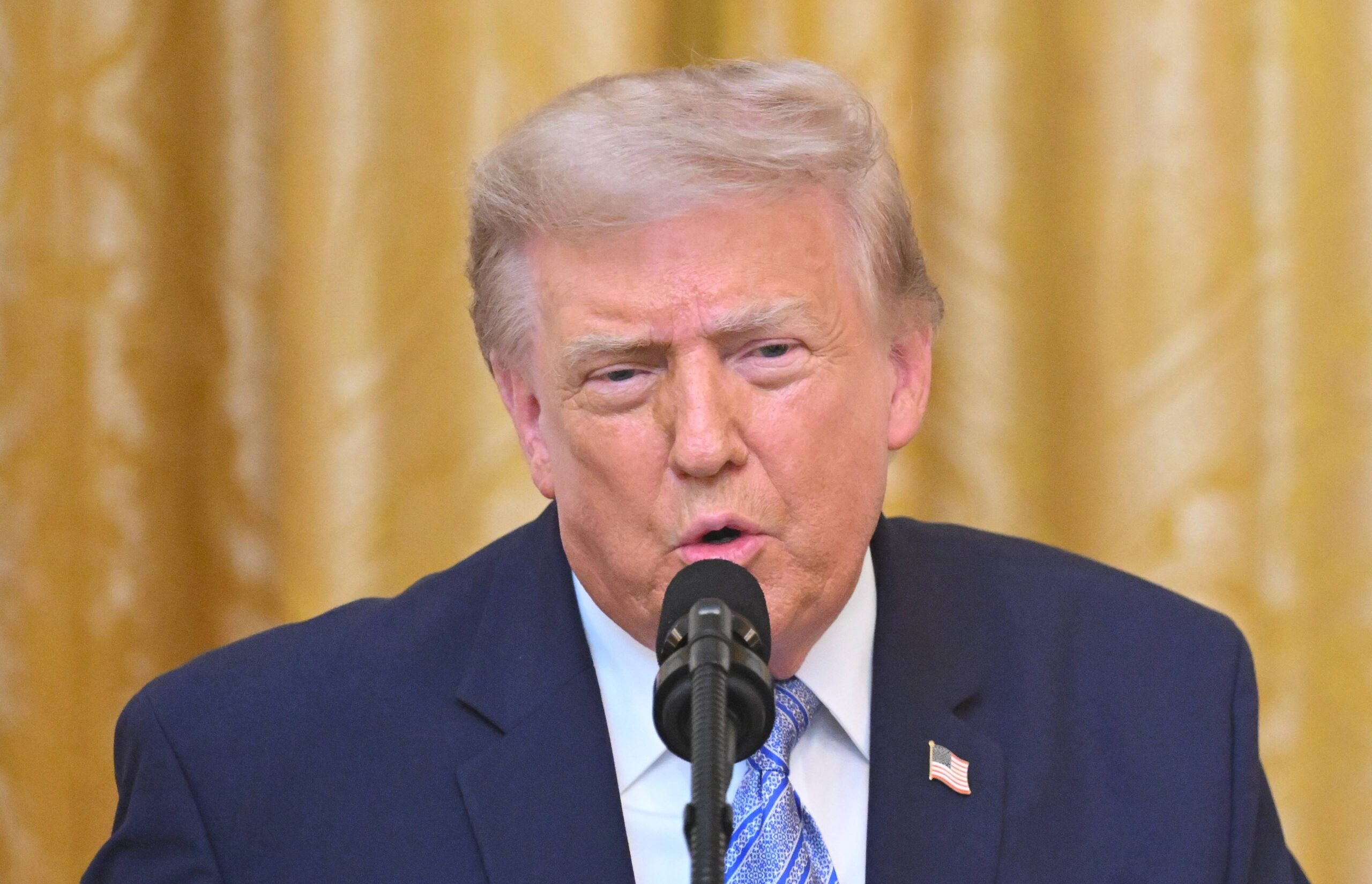 Trump endurece sanções econômicas contra Irã e mira aliados na China