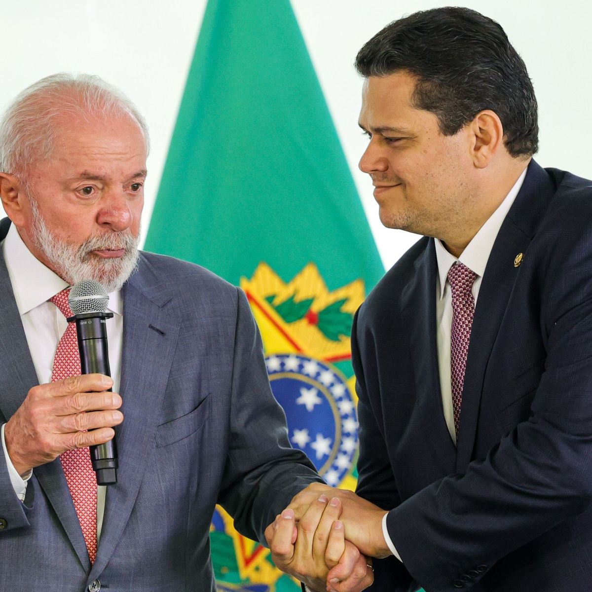 Lula Tenta Reaproximação com Alcolumbre para Destravar PEC 6×1