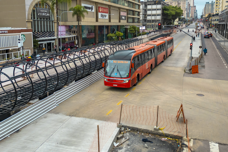 Montagem da Estação-Tubo Eufrásio Correia para no Paraná por Problema Técnico