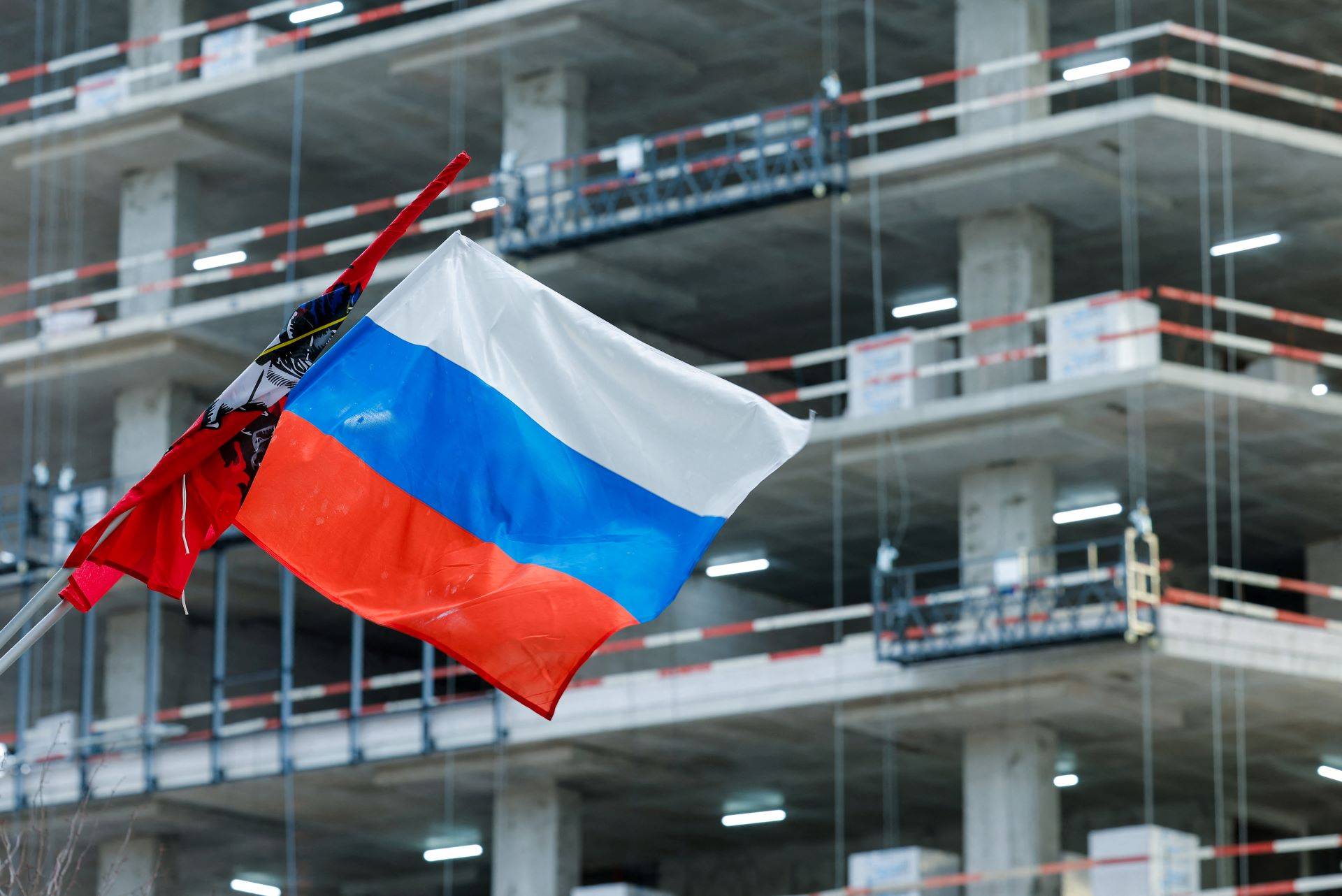 Rússia paralisa aeroportos em reação a ataques ucranianos e agrava tensão