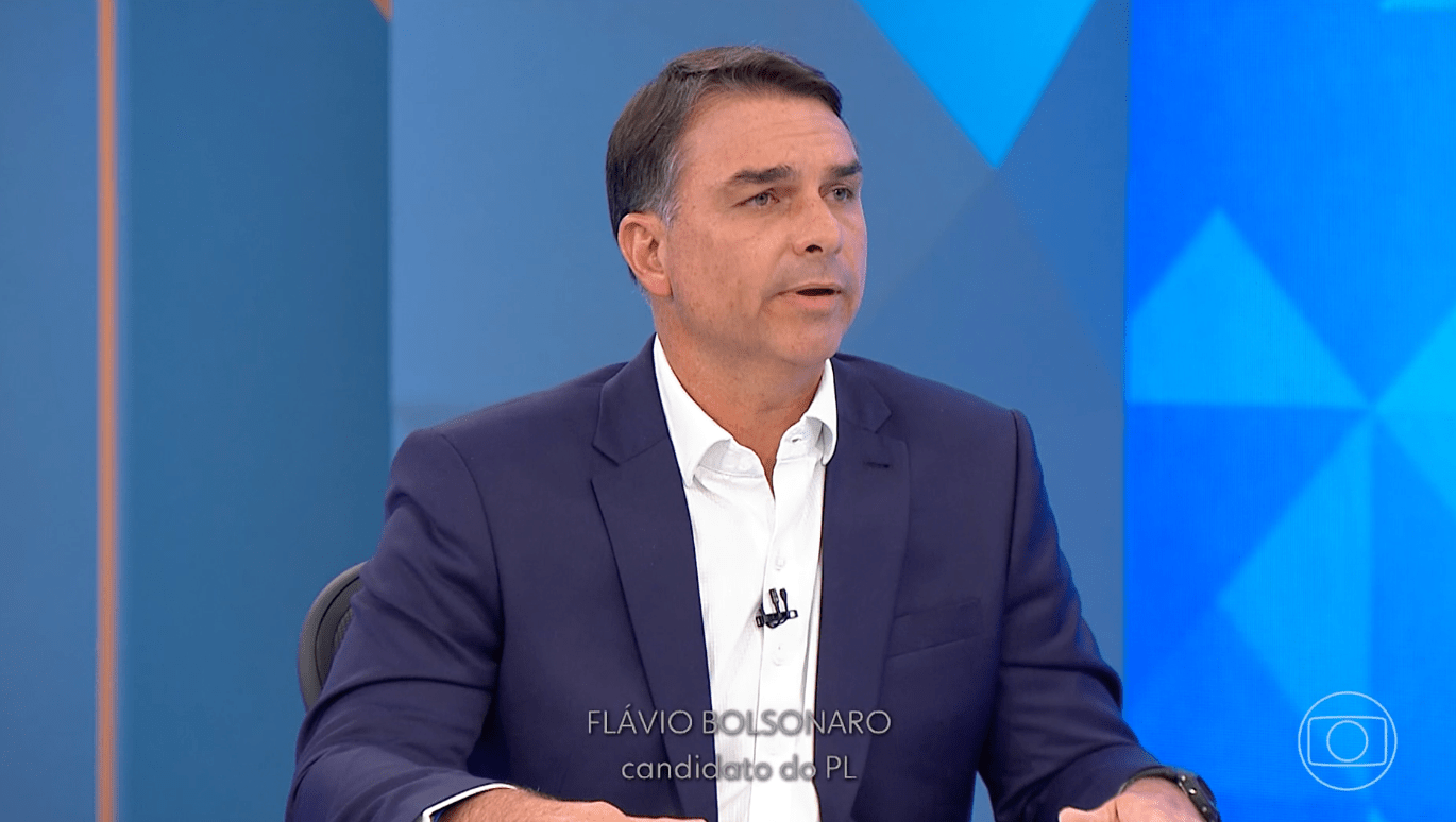 Flávio Bolsonaro nega caixa de Vorcaro e pressiona Lula por investigação
