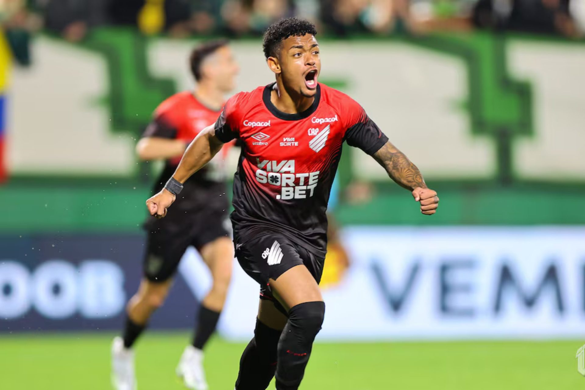 Justiça condena jogador do Athletico contra parecer do MP e acende debate jurídico