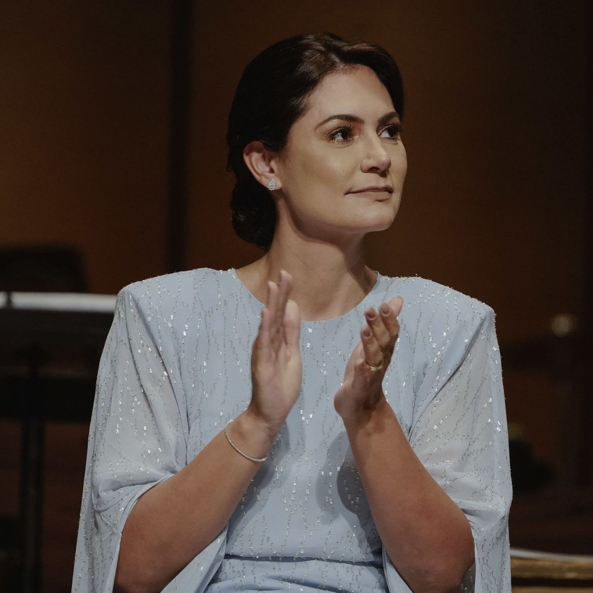 Michelle Bolsonaro recebe alta após crise e mantém suspense sobre candidatura ao Senado