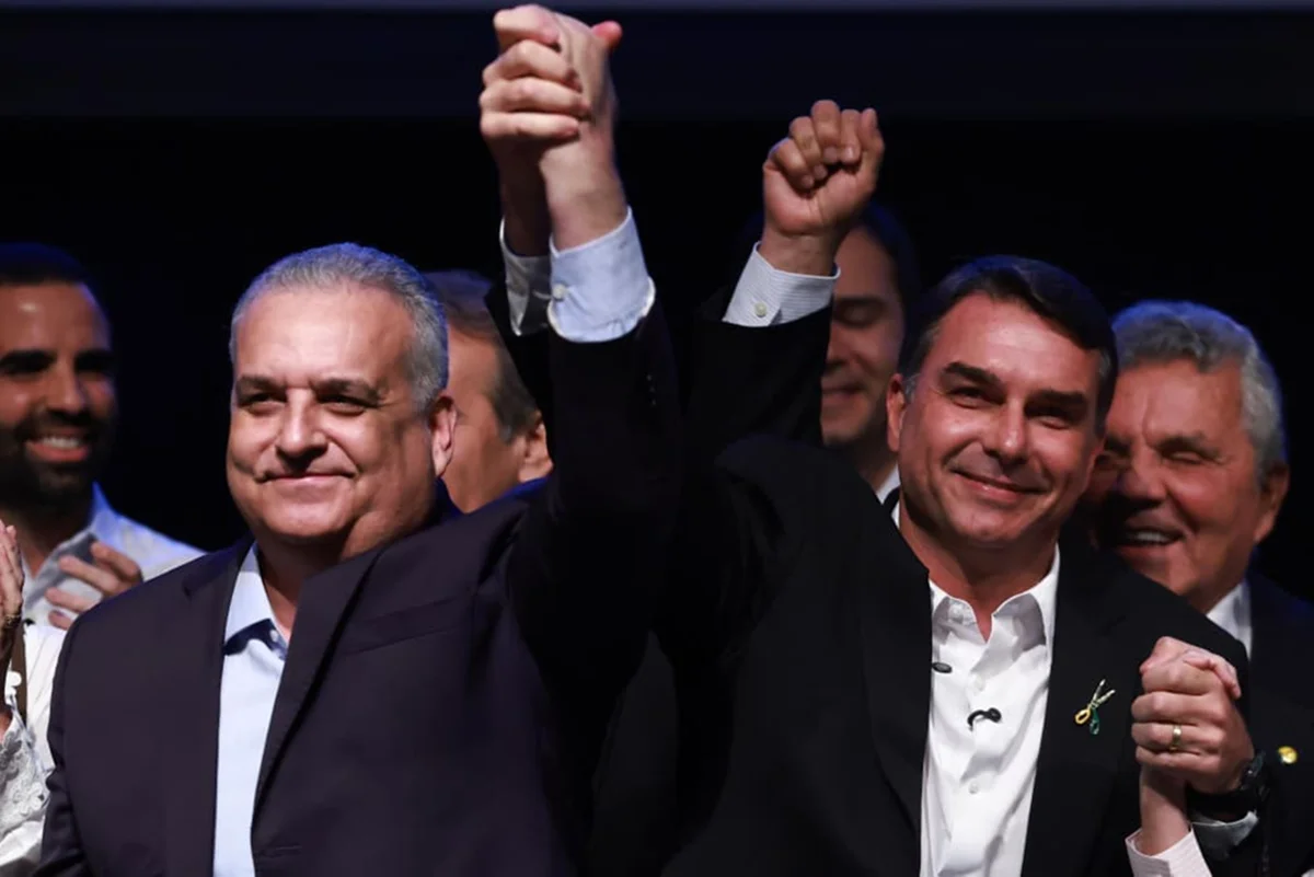 Flávio Bolsonaro aposta em vice alvo de grave investigação criminal