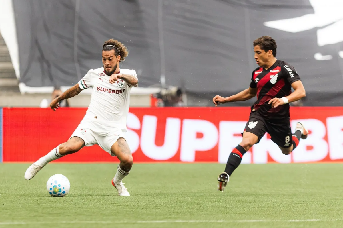 Athletico Arranca Empate Polêmico Nos Acréscimos Contra Fluminense
