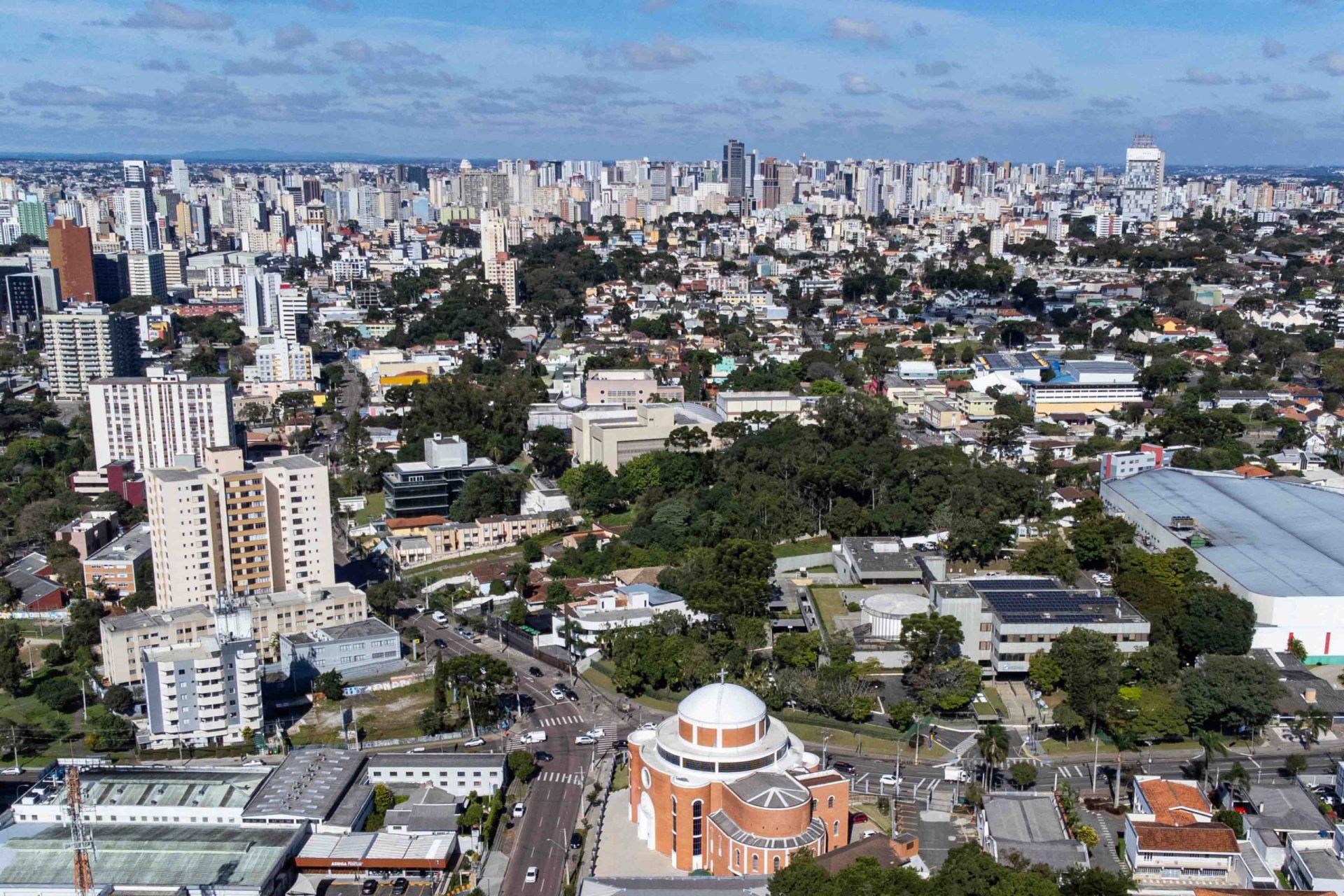 Manhã Fria Cede Espaço a Tarde Agradável em Curitiba Neste Sábado