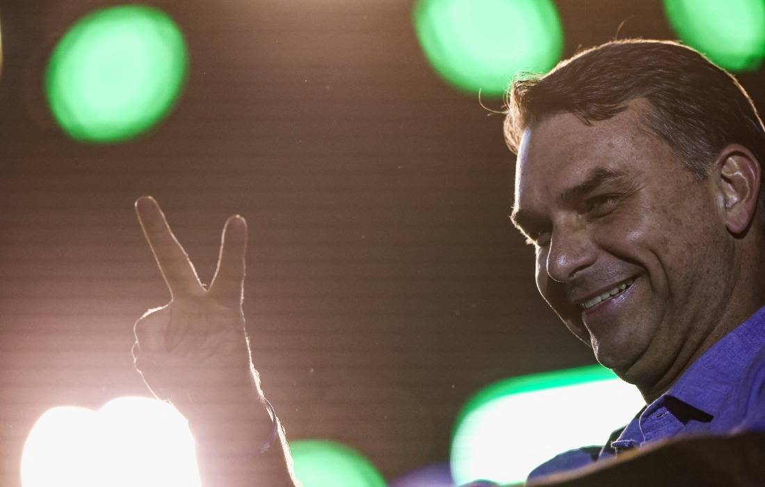 Flávio Bolsonaro Faz Motociata no RJ e Pressiona por ‘Destravar’ Amarras Ambientais