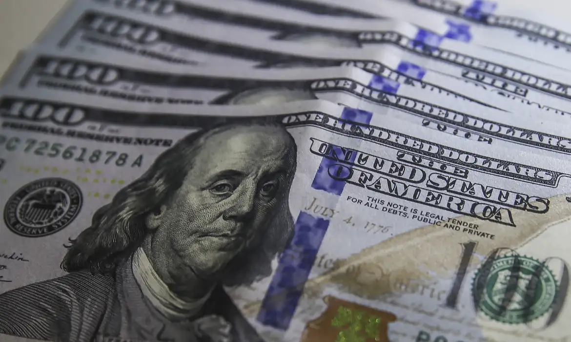 Dólar Cai Para R$ 5,17 Com Recompra de Títulos dos EUA, Aliviando Pressão Cambial