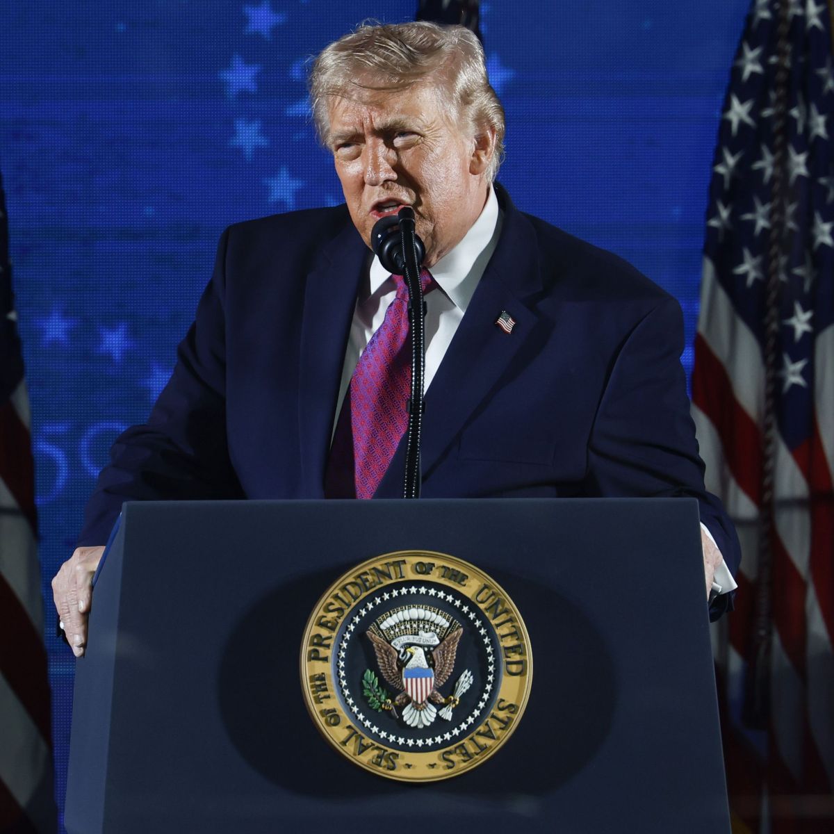 Apoio de Trump afasta 45% dos eleitores e complica cenário para candidatos em 2026