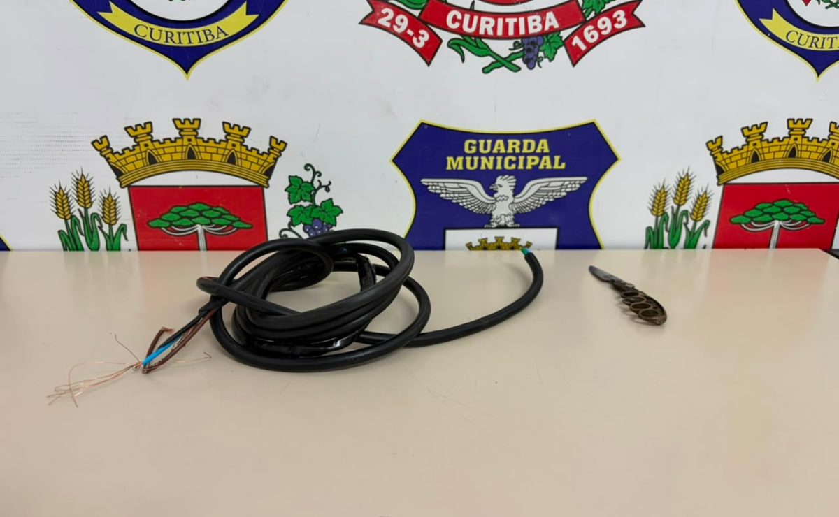 Furto de cabos paralisa semáforo e caos toma conta do trânsito em Curitiba