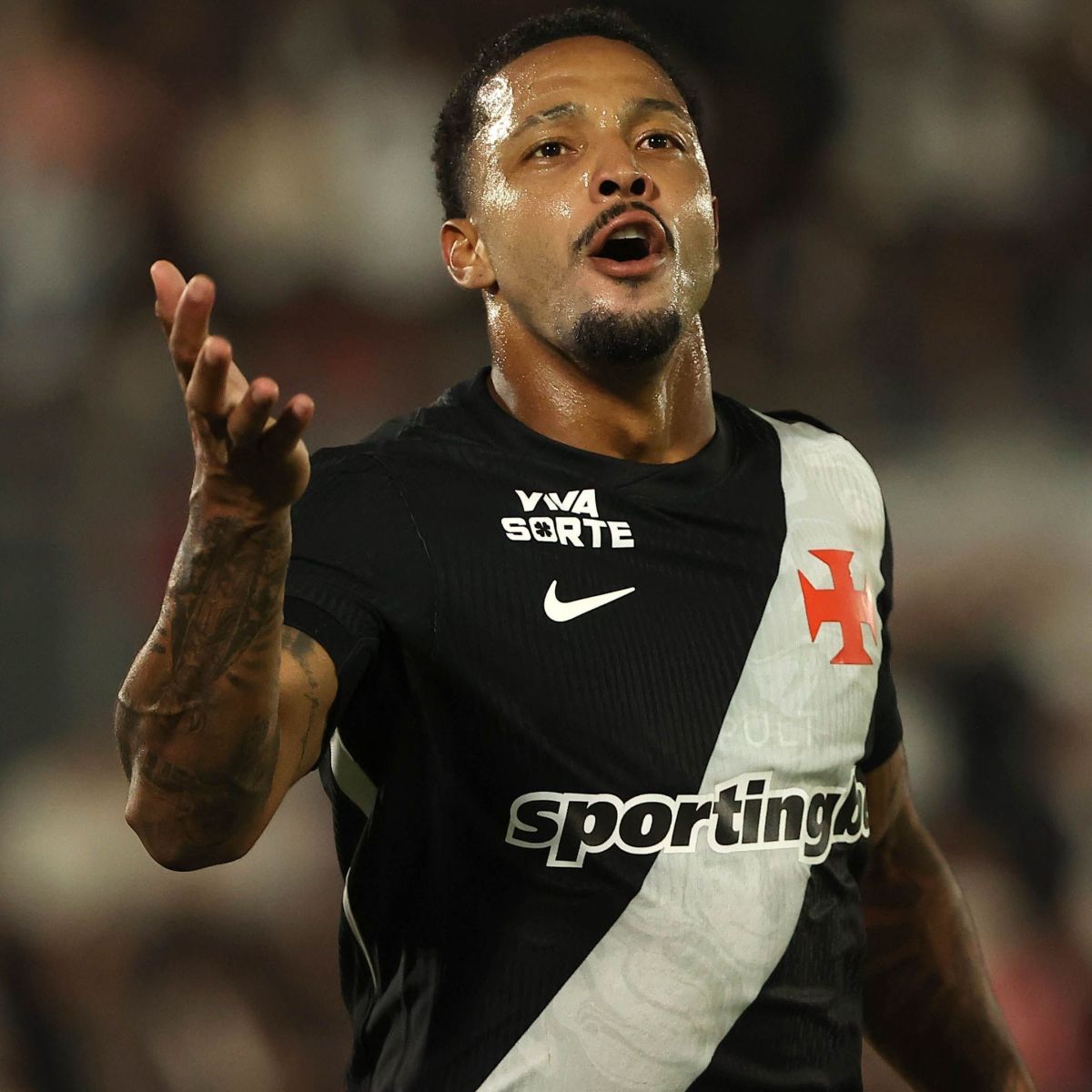 Jogador do Vasco é alvo de operação policial por tráfico e vínculos com facção