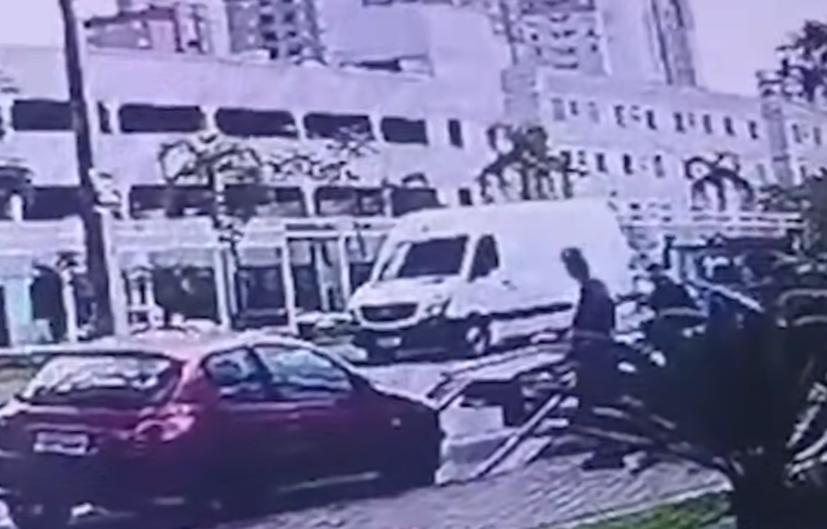 Suspeito usa guincho para furtar carro em plena Curitiba e escapa à vista
