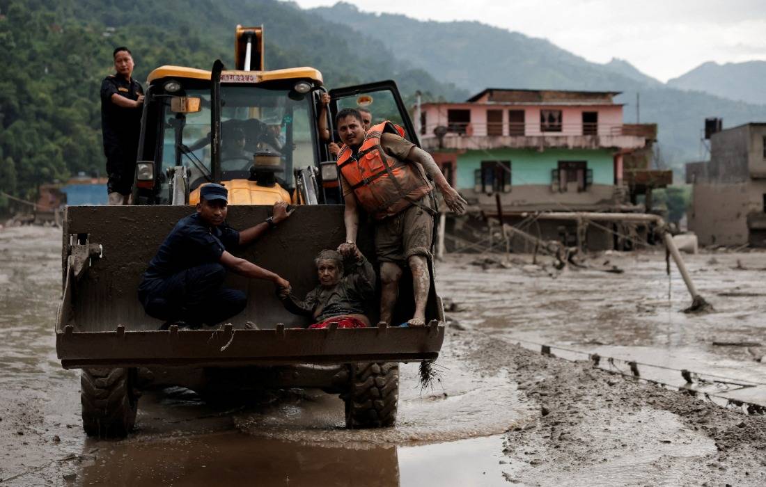 Nepal e China enfrentam desastre no Himalaia: mortos passam de 500