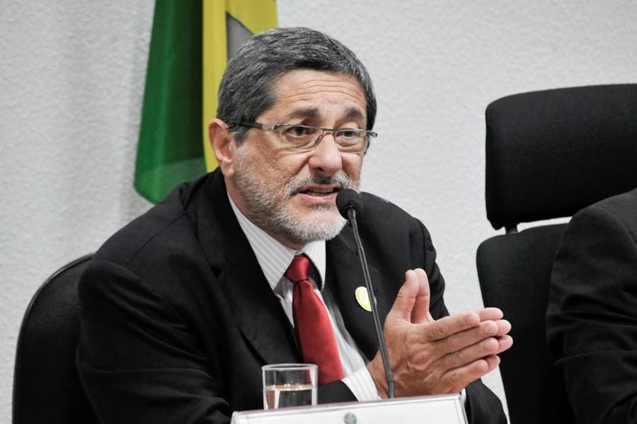 Gabrielli tenta blindar Lula e nega crise fiscal no governo