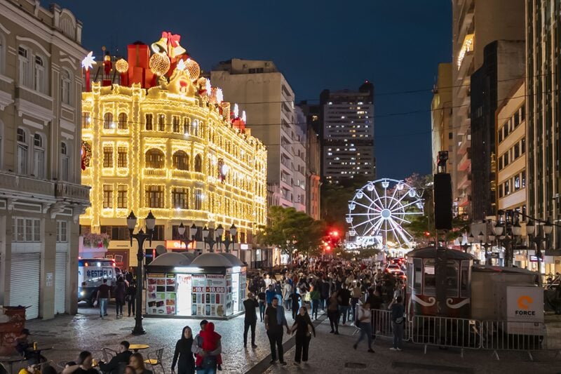Prefeitura de Curitiba lança edital para Natal 2026 com 38 patrocínios