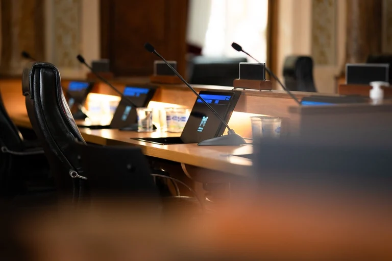 Câmara de Curitiba Institui Regras Rígidas para Acesso ao Plenário