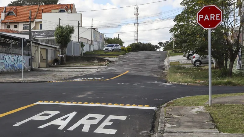 Rua do Santo Inácio muda prioridade e complica fluxo no trânsito local