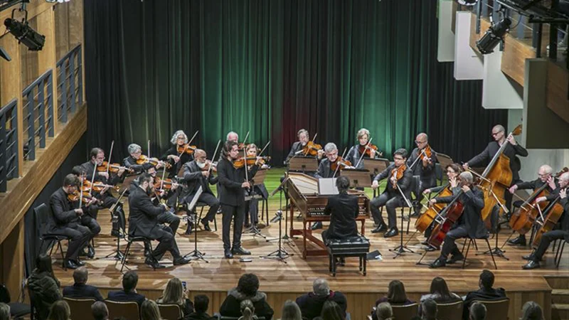 Orquestra de Câmara de Curitiba une música e arte visual em concerto impactante