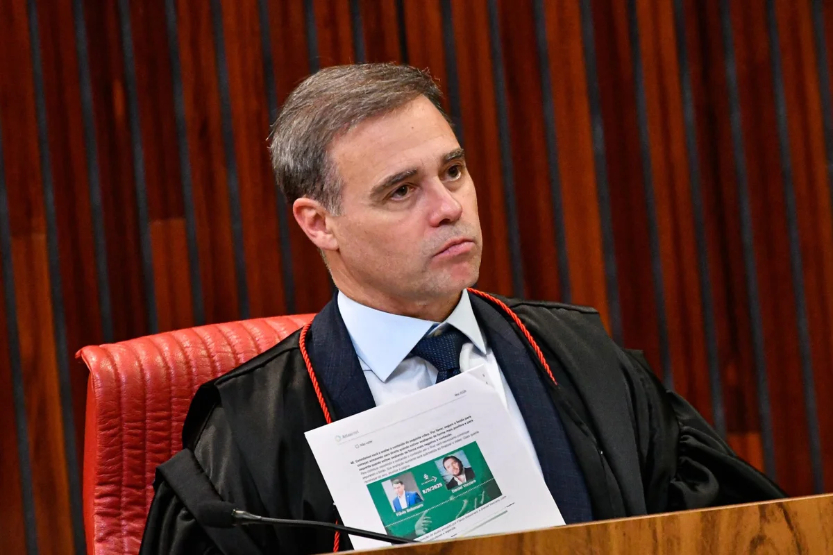 Mendonça elimina deepfake de Flávio e define corte dura sobre IA nas eleições