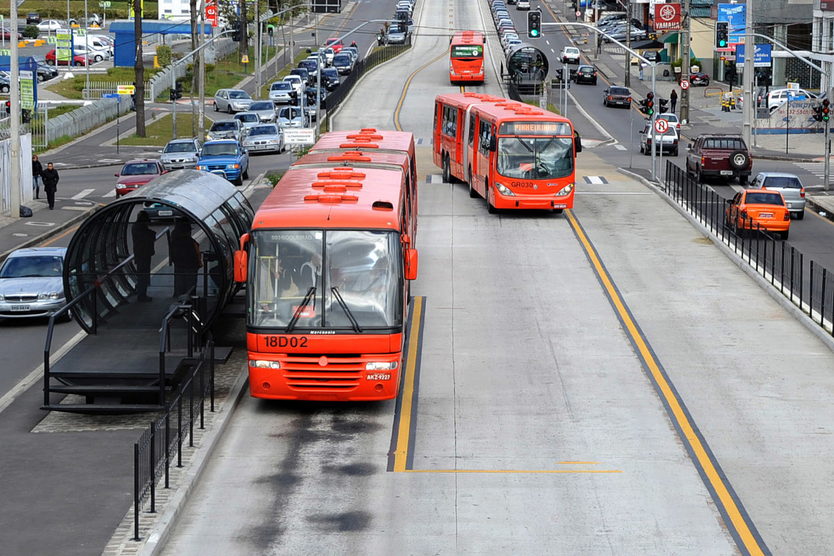 Curitiba anuncia nova concessão de transporte com R$ 3,9 bi e frota elétrica ampliada